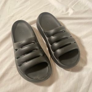 UGG sport yeahs black sz 8 slide